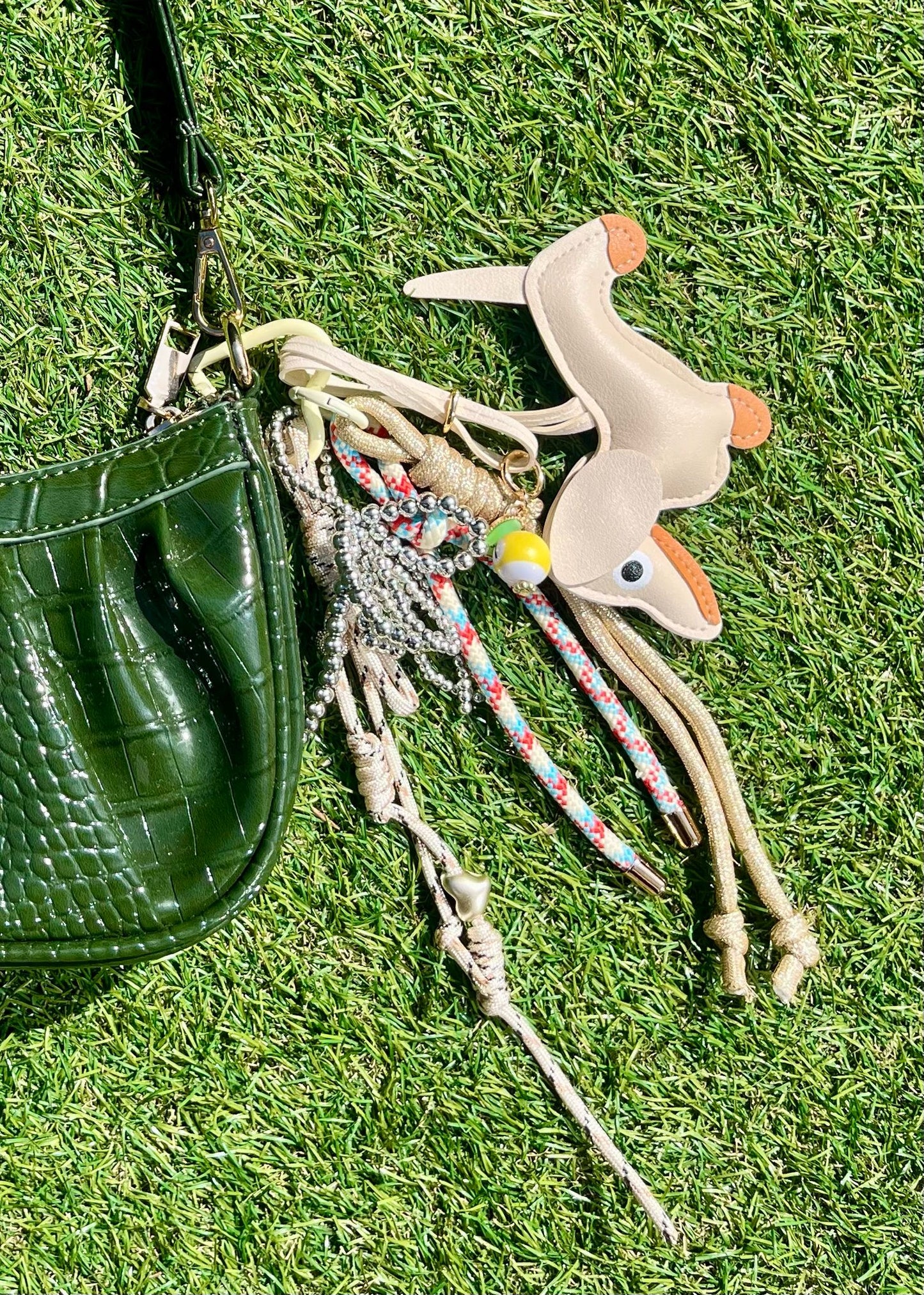 Bag charm teckel beige